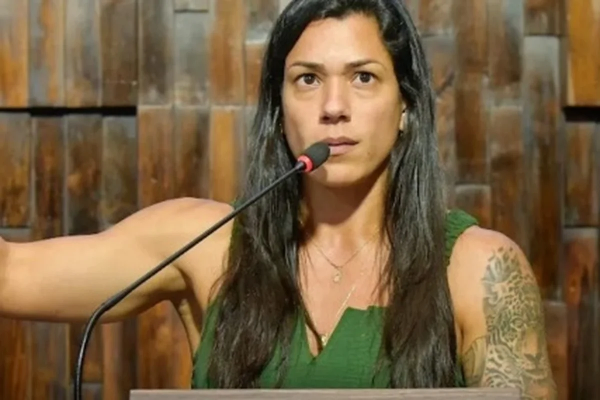 Justiça manda deputada retirar postagem que incentiva demissão de eleitores de Lula e proíbe discriminação política nas empresas