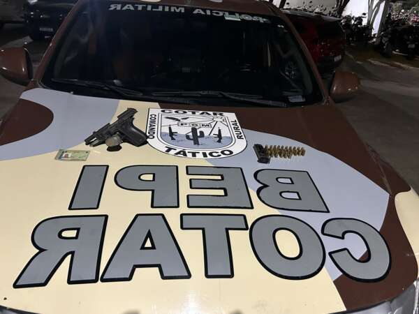 Pistola municiada é encontrada sob balcão de bar e homem acaba preso em Boa Viagem