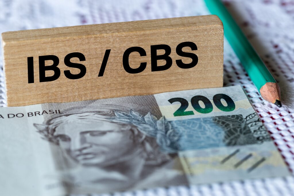 Como serão calculadas as alíquotas ad rem do IBS e da CBS sobre combustíveis