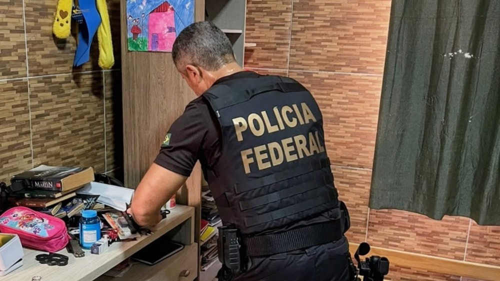 Informações do FBI levam PF a prender suspeito de estuprar e divulgar abuso sexual infantil